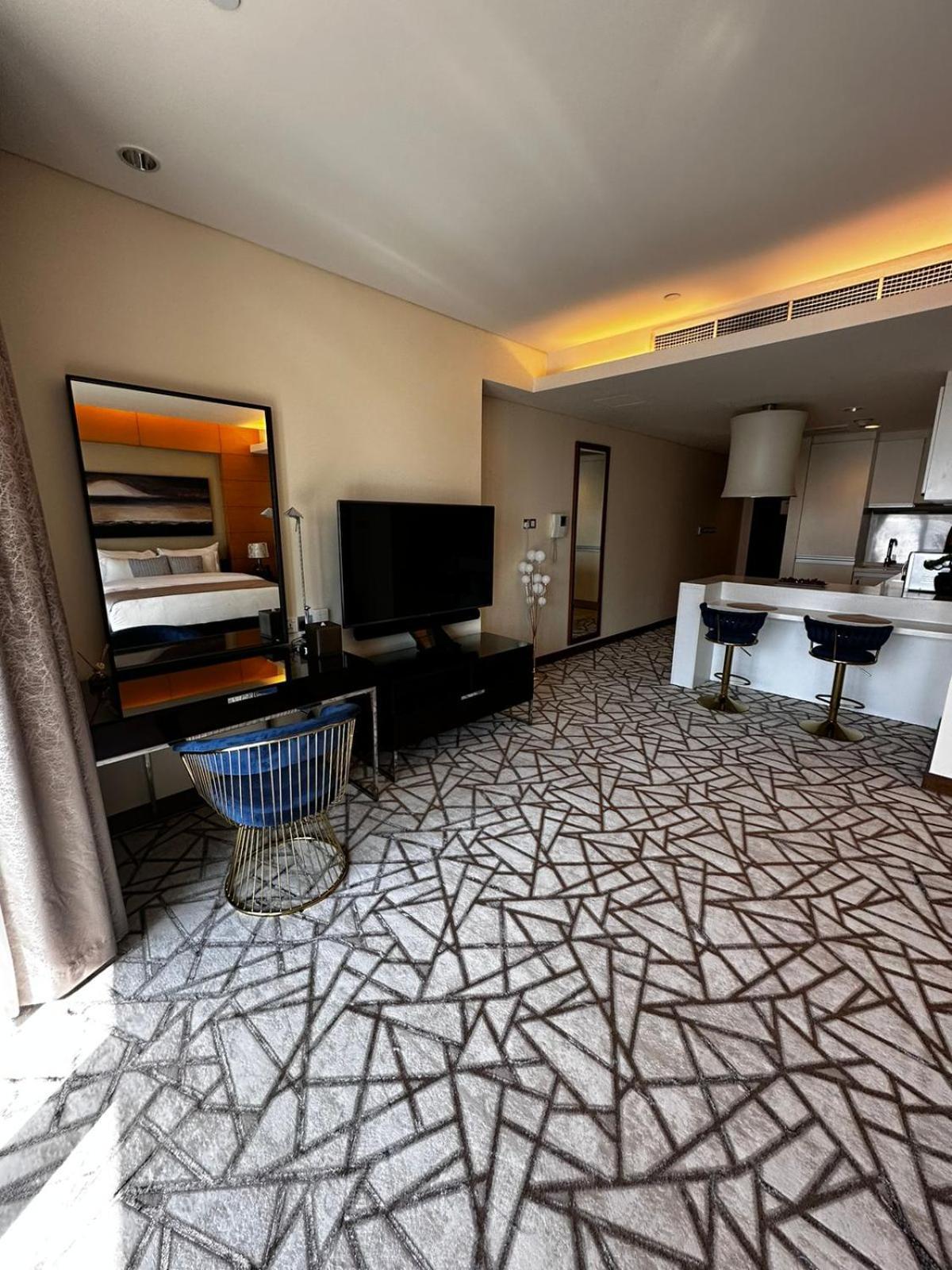 شقة Mall Fashion Avenue Burj Khalifa View Residence- Formerly Address Mall *