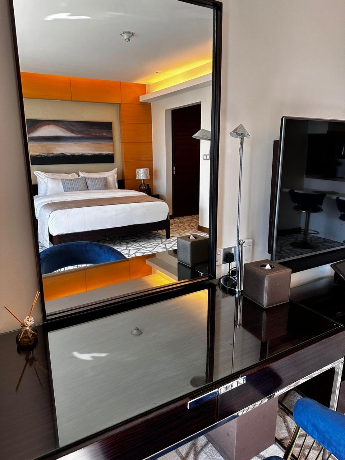 Mall Fashion Avenue Burj Khalifa View Residence- Formerly Address Mall شقة