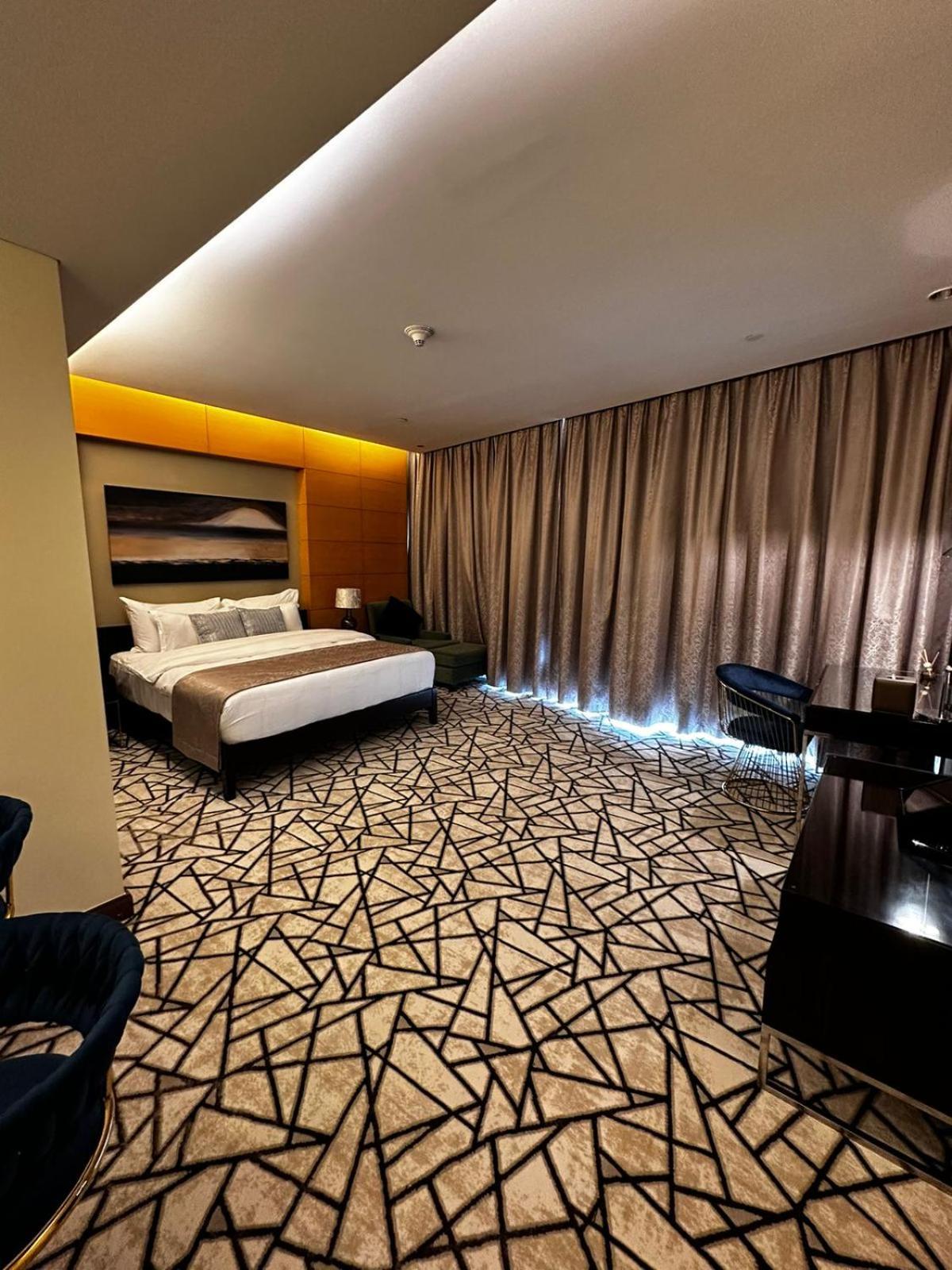 شقة Mall Fashion Avenue Burj Khalifa View Residence- Formerly Address Mall *