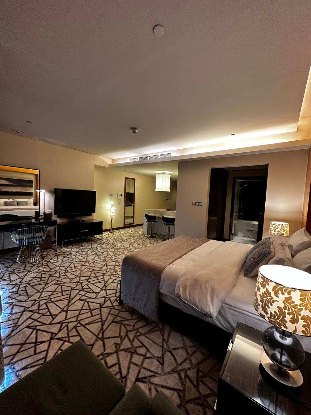 شقة Mall Fashion Avenue Burj Khalifa View Residence- Formerly Address Mall *